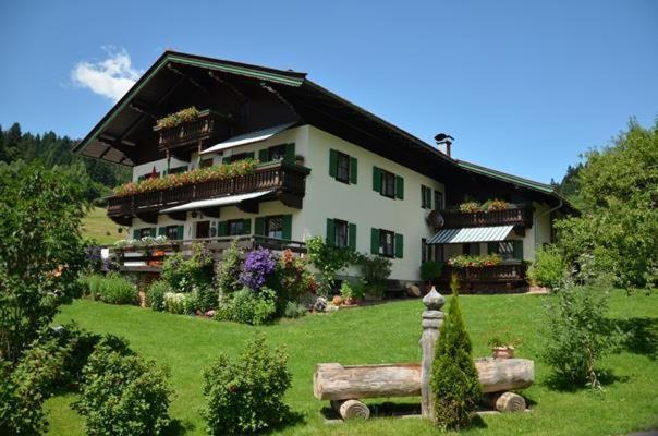 Haus Lindeneck - Erika Schwentner Apartment Kossen